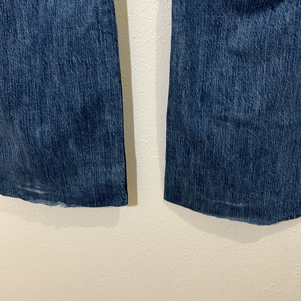 Cinch men’s relaxed fit denim blue jeans. Size waist measures 21 inches. - Picture 5 of 6